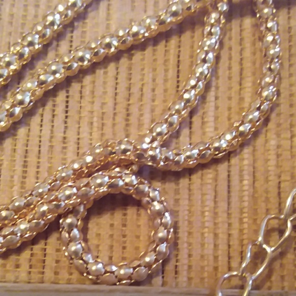 Red rhinestone seahorse statement necklace - Picture 4 of 6